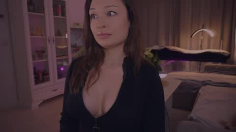 LUXXANDRA online show from May 25, 4:51 am