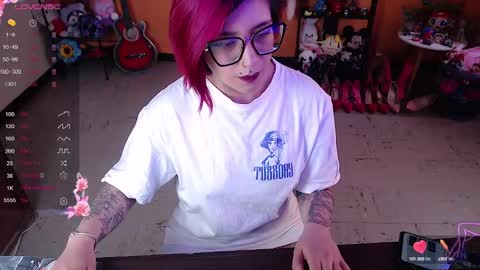 Miss Mia online show from December 7, 1:18 pm
