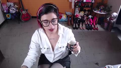 Miss Mia online show from December 17, 4:32 pm