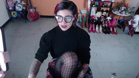 Miss Mia online show from December 18, 3:00 pm