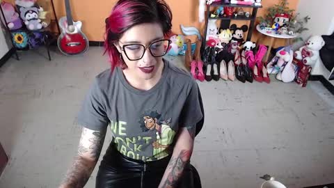 Miss Mia online show from December 22, 2:49 pm