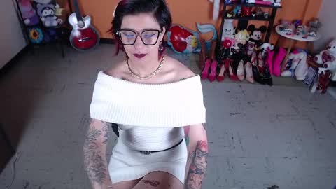Miss Mia online show from January 3, 1:25 pm