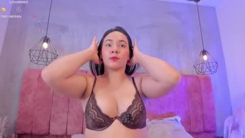 Mia  online show from May 13, 11:51 am