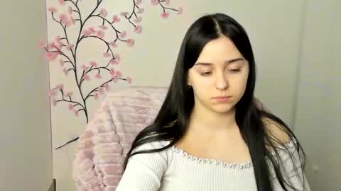 Snapshot of missmiamiss chatting on March 28, 1:05 am Mia online show from March 28, 1:05 am