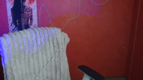 Snapshot of missmiamiss chatting on April 24, 11:29 pm Mia online show from April 24, 11:29 pm