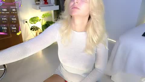 Mia online show from September 20, 9:21 am