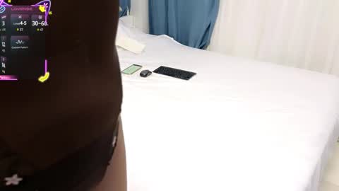 Mia online show from October 4, 7:01 pm