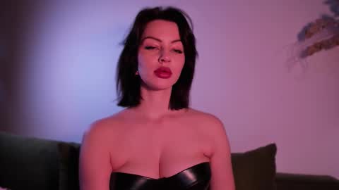   online show from October 21, 8:37 am