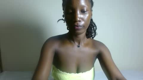 Snapshot of missmisbehave_irl chatting on May 28, 1:36 am sexy online show from May 28, 1:36 am