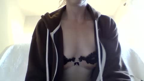 Snapshot of missmoonmagic13 chatting on September 28, 11:21 pm Maxxx online show from September 28, 11:21 pm