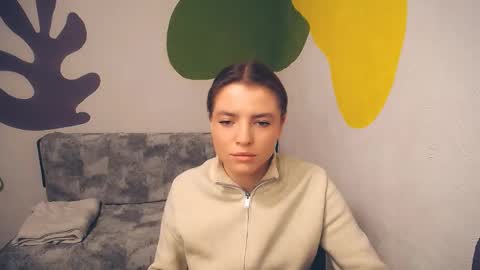 Snapshot of missoliviaa_ chatting on December 2, 9:03 am Olivia online show from December 2, 9:03 am