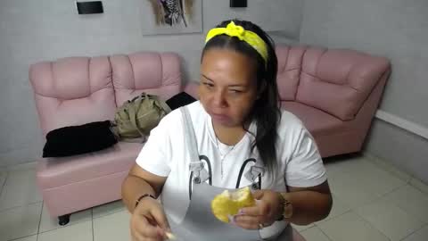 Snapshot of misspenelopenipples chatting on February 16, 12:01 pm Penelope online show from February 16, 12:01 pm