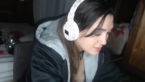 Snapshot of misspink152015 chatting on December 25, 11:20 pm sarah online show from December 25, 11:20 pm