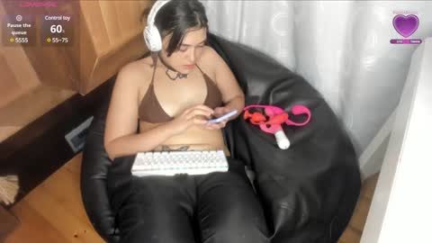 Snapshot of misspink152015 chatting on January 13, 12:19 am sarah online show from January 13, 12:19 am