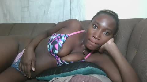 Snapshot of missprettygal chatting on October 2, 9:00 pm pretty gal online show from October 2, 9:00 pm