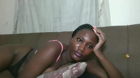 Snapshot of missprettygal chatting on October 14, 2:45 am pretty gal online show from October 14, 2:45 am