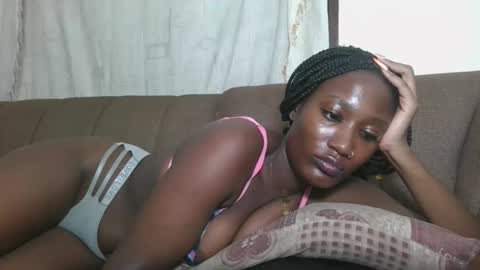 Snapshot of missprettygal chatting on October 20, 12:00 am pretty gal online show from October 20, 12:00 am