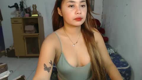 Snapshot of missrheameasexy chatting on February 3, 7:40 am missRHEA online show from February 3, 7:40 am