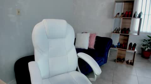 Miss Rhodes online show from December 15, 8:13 pm