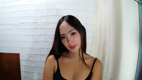 missrianmwua online show from July 9, 5:33 am
