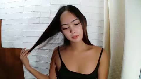 missrianmwua online show from July 27, 7:26 am