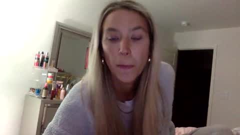 Alyssa online show from May 4, 1:01 am