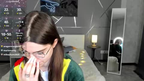 misss_evelyne online show from December 21, 1:35 am