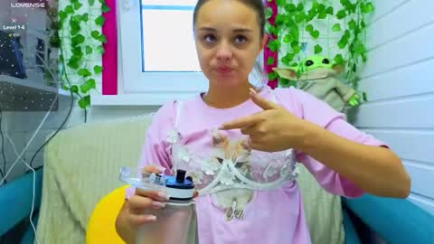 Snapshot of misss_viki chatting on September 22, 6:15 am . online show from September 22, 6:15 am