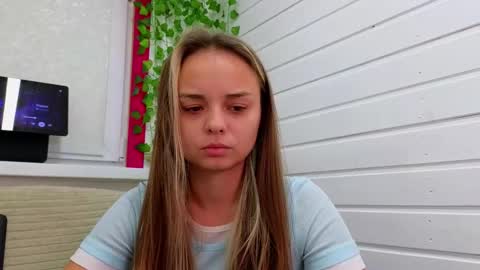 Snapshot of misss_viki chatting on October 24, 6:43 am . online show from October 24, 6:43 am