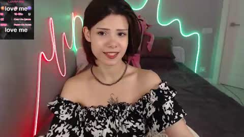 Snapshot of misssfoxyy chatting on June 17, 10:50 am Miss Mila online show from June 17, 10:50 am