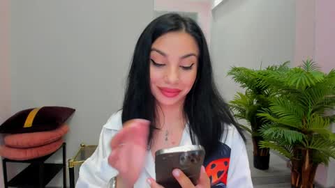Snapshot of misssiennaa chatting on April 3, 6:11 am Sienna online show from April 3, 6:11 am