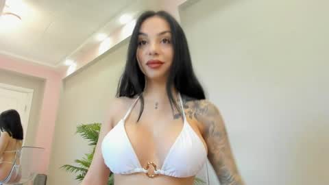 Snapshot of misssiennaa chatting on April 8, 6:02 am Sienna online show from April 8, 6:02 am