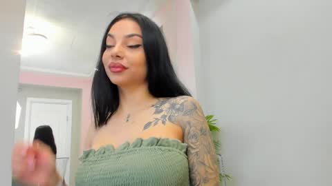 Snapshot of misssiennaa chatting on April 10, 5:23 am Sienna online show from April 10, 5:23 am