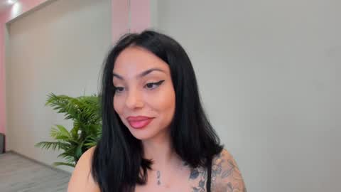 Snapshot of misssiennaa chatting on April 12, 4:28 am Sienna online show from April 12, 4:28 am