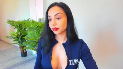 Snapshot of misssiennaa chatting on April 20, 6:05 am Sienna online show from April 20, 6:05 am