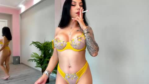 Snapshot of misssiennaa chatting on May 21, 5:25 am Sienna online show from May 21, 5:25 am