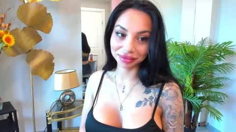Snapshot of misssiennaa chatting on May 29, 6:11 am Sienna online show from May 29, 6:11 am