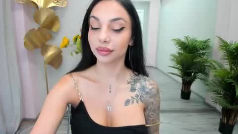 Snapshot of misssiennaa chatting on June 14, 5:42 am Sienna online show from June 14, 5:42 am