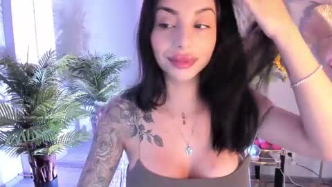 Snapshot of misssiennaa chatting on June 21, 5:32 am Sienna online show from June 21, 5:32 am
