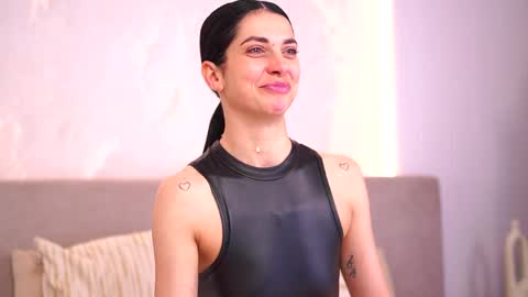 Snapshot of misssophiee_ chatting on May 15, 5:36 am Sophie online show from May 15, 5:36 am