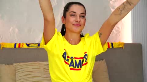 Snapshot of misssophiee_ chatting on June 11, 8:40 pm Sophie online show from June 11, 8:40 pm