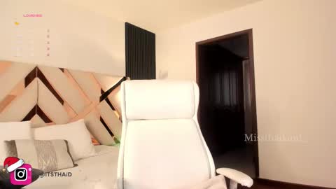 Fernanda Davila online show from December 17, 10:05 pm