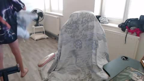 missthon online show from December 26, 1:10 pm