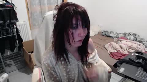 missthon online show from November 13, 6:23 am