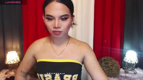 misstrishontop online show from December 10, 3:44 pm