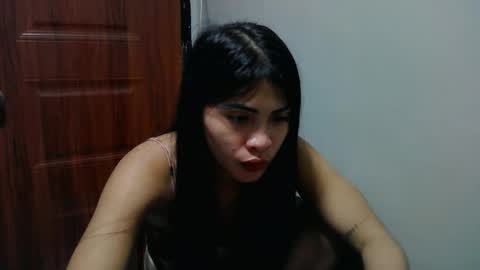 Snapshot of missunknownxoxo chatting on May 19, 2:45 pm sofia online show from May 19, 2:45 pm