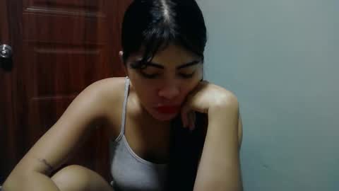 Snapshot of missunknownxoxo chatting on June 4, 1:22 am sofia online show from June 4, 1:22 am