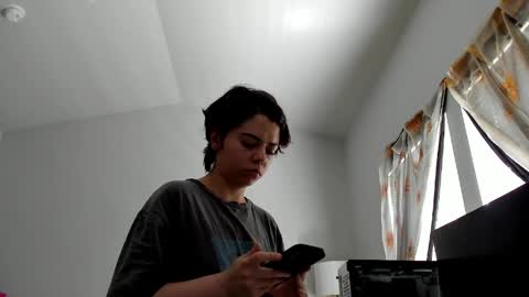 V Nessa online show from May 10, 6:24 pm