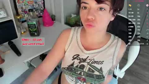 V Nessa online show from June 30, 5:14 pm