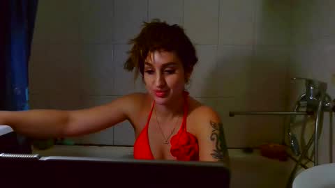 Snapshot of missvelvettx chatting on April 11, 10:14 pm Velvet online show from April 11, 10:14 pm